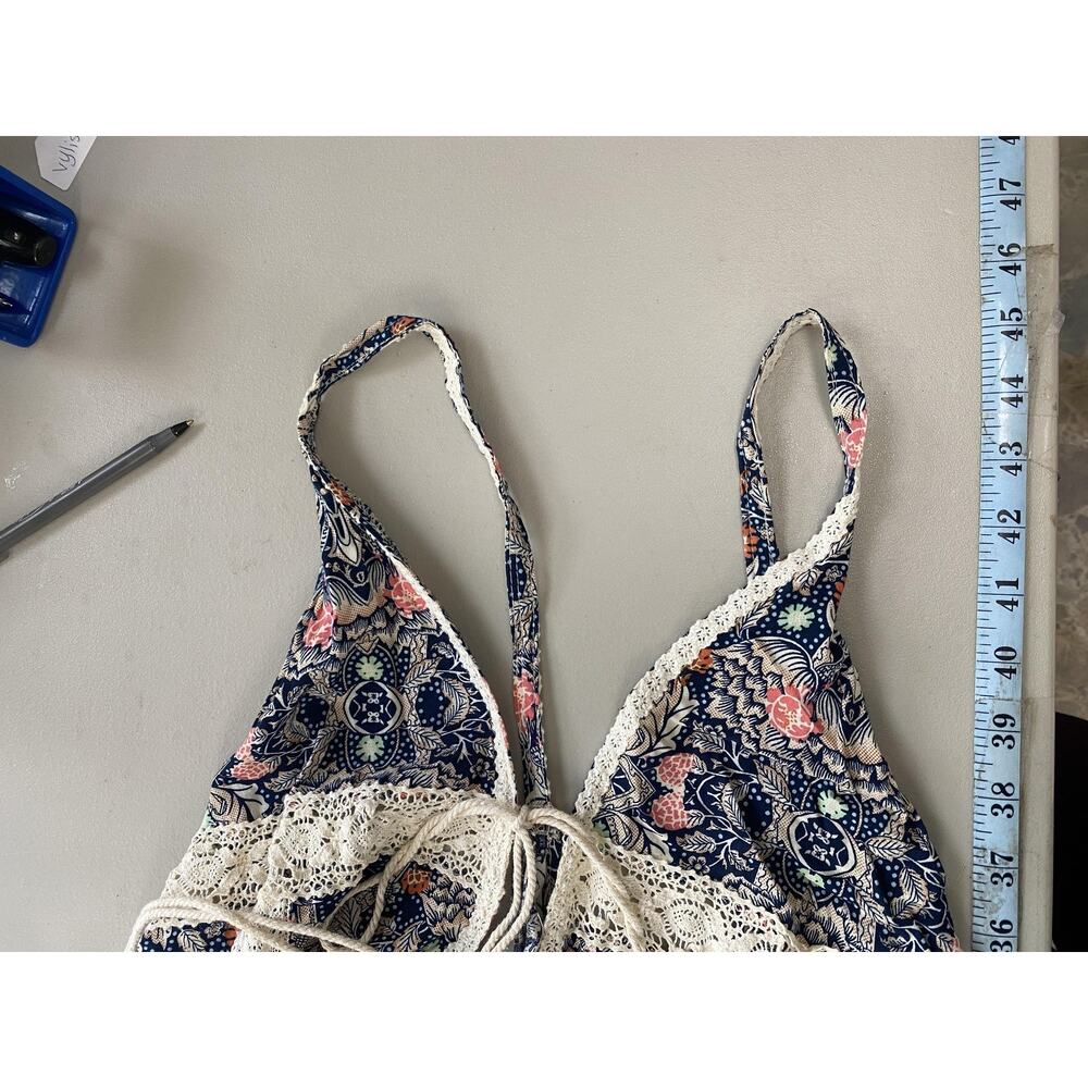 Umgee Boho Flyaway Tie Front Top Medium Floral Crochet Lace Babydoll Festival - Picture 9 of 12
